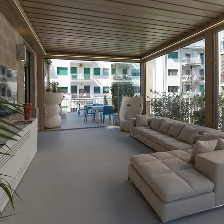- Diamond De Luxe Apartament