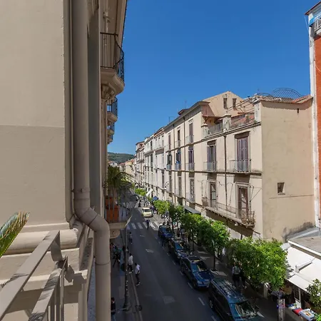 - Diamond De Luxe Apartament *